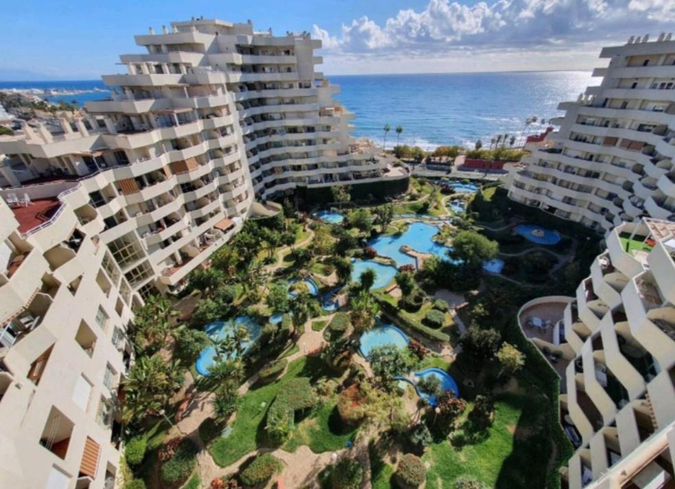 El fantastico BenalBeach, Breakfast included Benalmádena Exterior foto